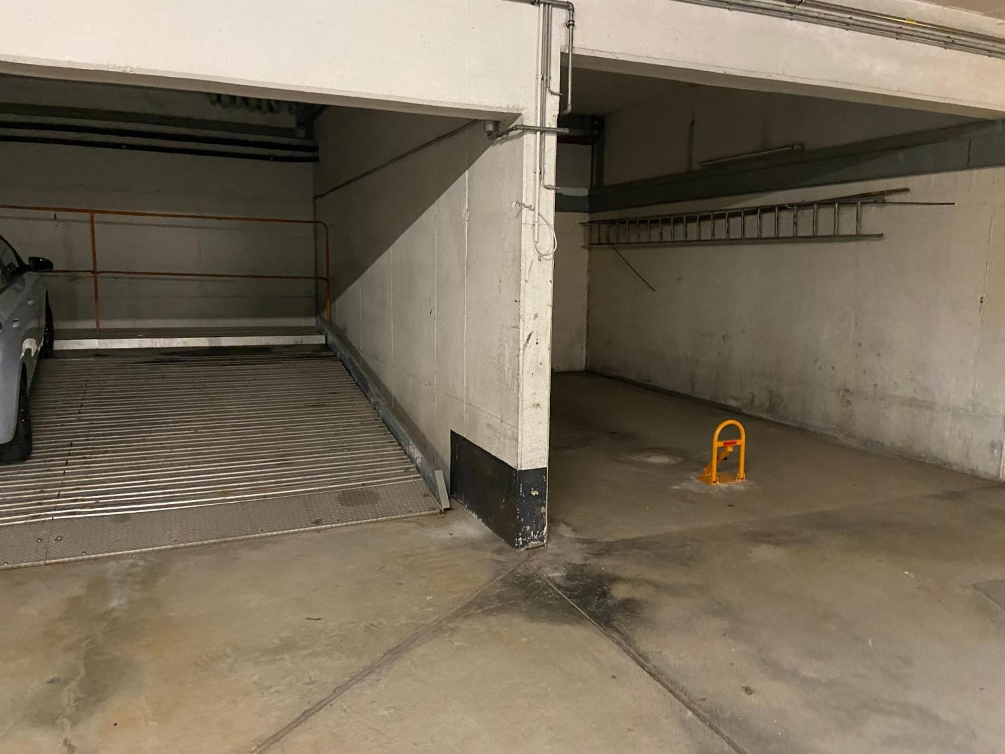 Apartment Mit Garagenparkplatz An U-bahnstation