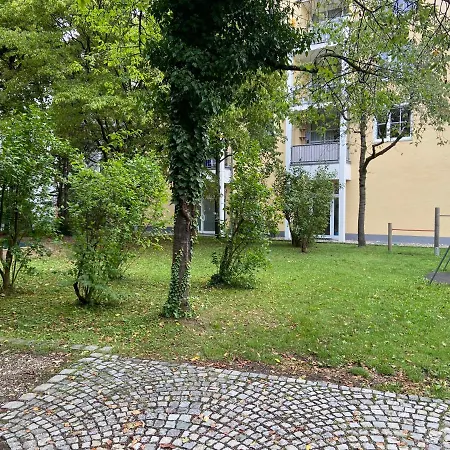 Wohnung Mit Garagenparkplatz An U-Bahnstation Munich Exterior photo