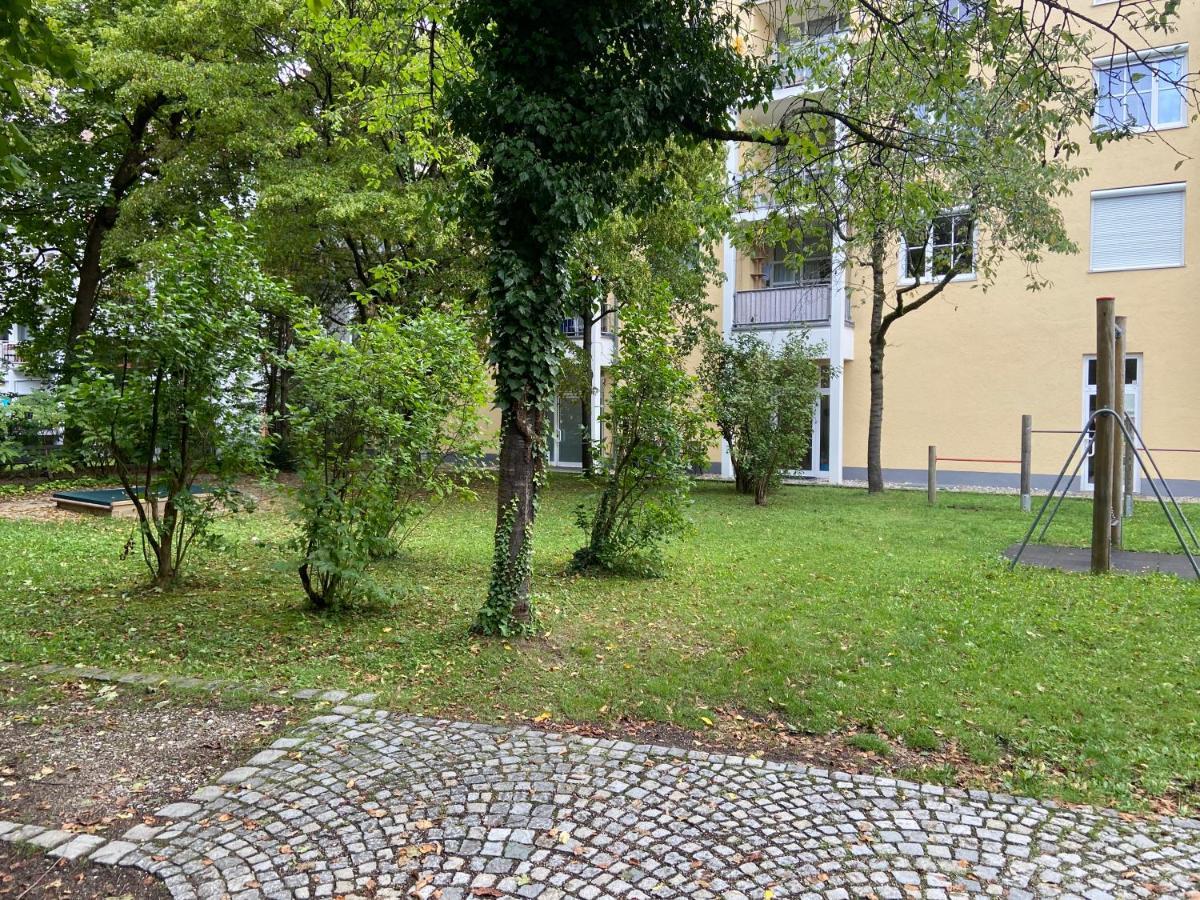Apartment Mit Garagenparkplatz An U-bahnstation Munich