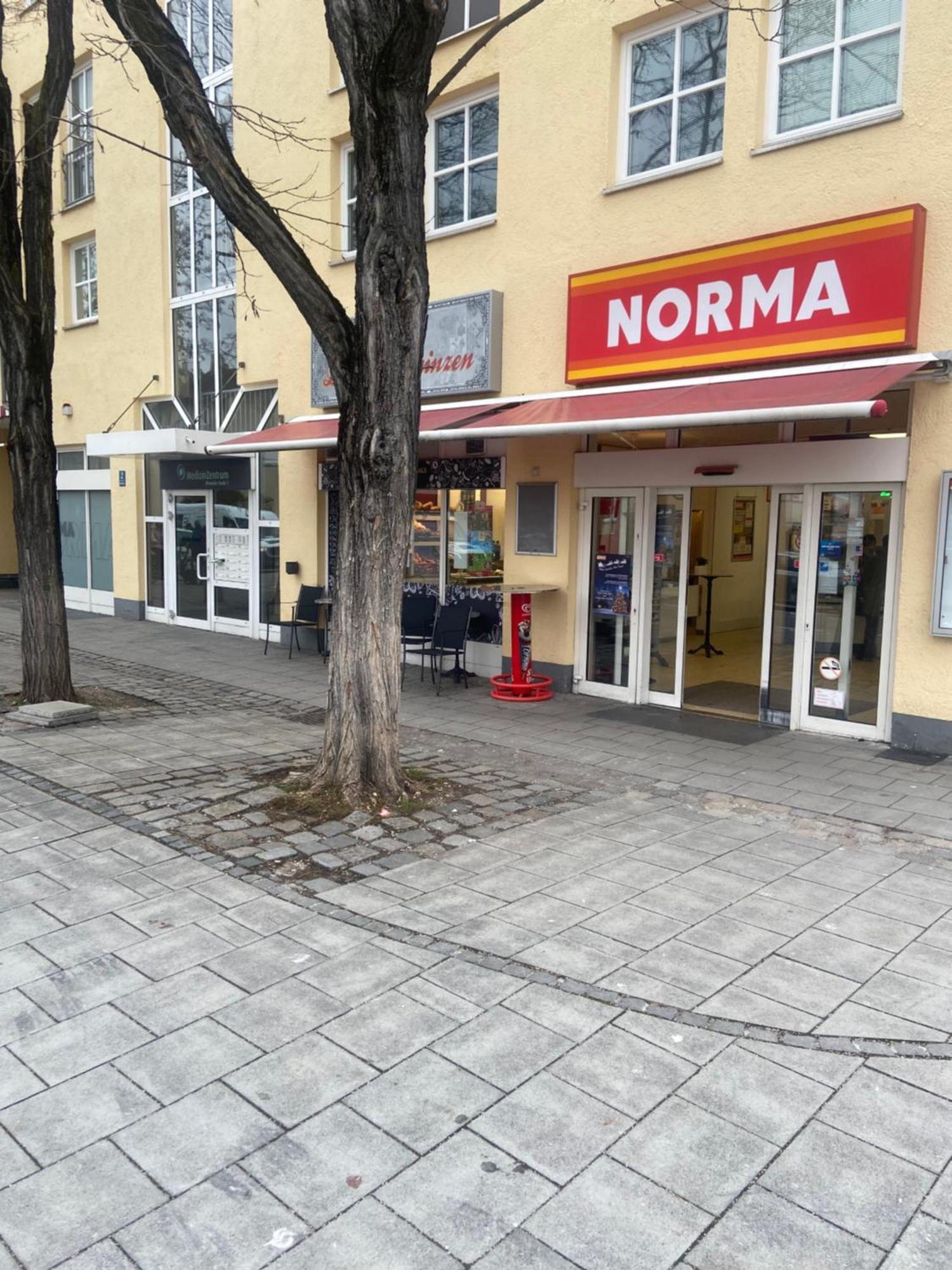 Mit Garagenparkplatz An U-bahnstation *