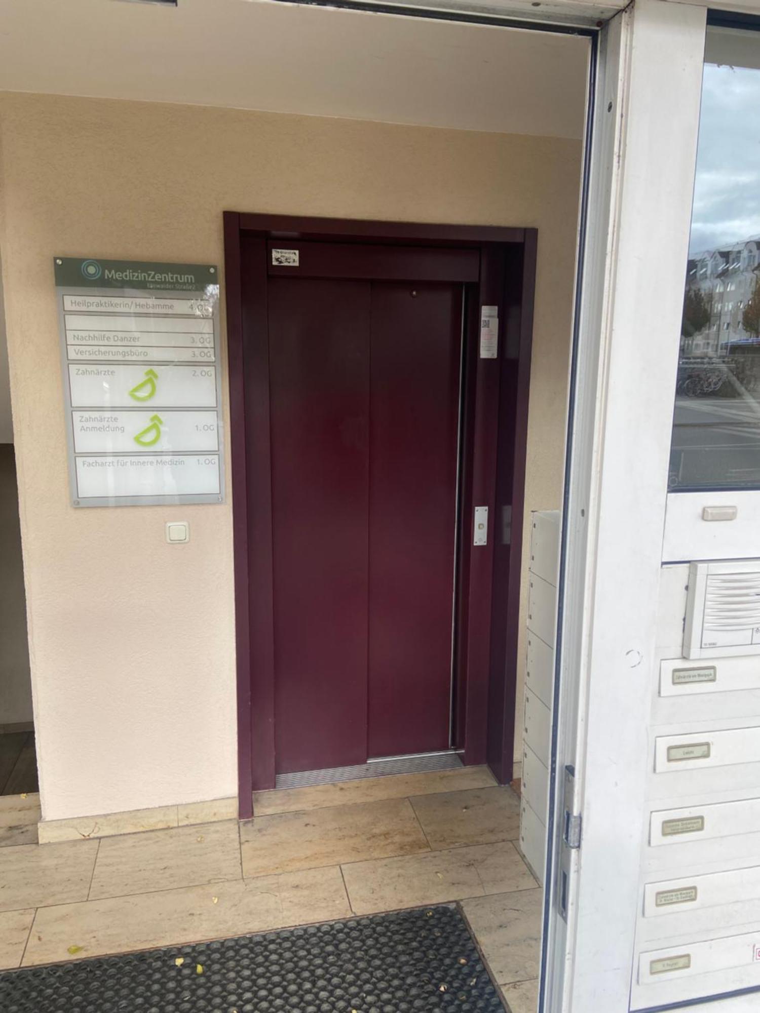 Apartment Mit Garagenparkplatz An U-bahnstation
